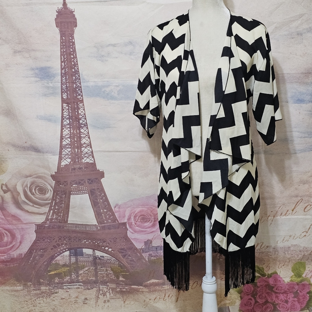 LuLaRoe Black and Cream Chevron Cape